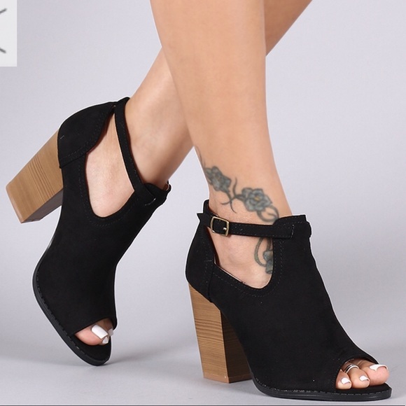 🎉LAST ONE🎉Ladies peep toe ankle buckle bootie - Picture 6 of 6